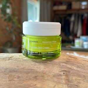 Korres poreless skin cream